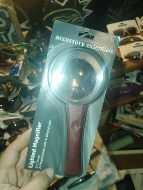 Accessory Essentials Lighted Magnifier - Burgundy Handle